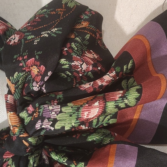 Bill Blass Printed Silk Scarf Black Gold Floral Head Neck Scarf Vintage - Picture 2 of 5